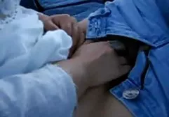 与裸体主持人的热门新闻发布