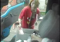 经验丰富的荡妇骑着男人的公鸡