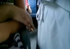 这个女孩诱惑了一个年轻人用癌症操她