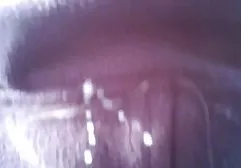老式的复古服装和黑色丝袜handjob猫