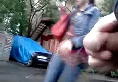 女孩猛烈甩掉在演员和cums的人