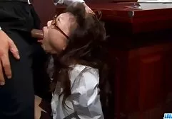 丝袜中的热墨西哥人猛烈甩掉一个受约束的男人