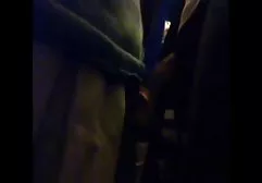熟练的黑发巧妙地吮吸阴茎男人