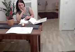 网络摄像头女同性恋者显示他们的帽子