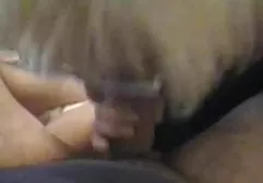 Evelina身材苗条，在水下吮吸阴茎
