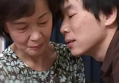 克里斯蒂娜与一个美丽的身体得到了严密的处女屁股