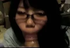 油腻的金发女郎性交在可用的插槽和暨在她的脸上