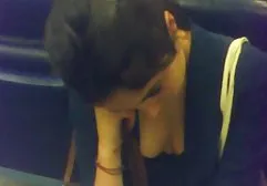 秃头的情人在他的枪上用长筒袜拉了一个点小鸡