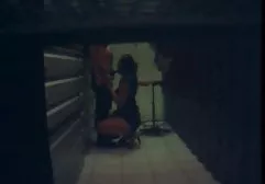 梅兰妮成功地将铸件通过了床