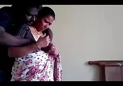 放松的护士喜欢尿道自慰的男人