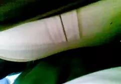 年轻卧室隐藏的相机捕捉到了热情