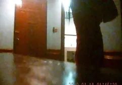 丰满的金发女郎自慰阴部和与黑人男子发生性关系的梦想