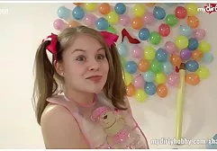 丈夫舔他的妻子的阴部