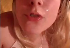 18岁的粉红色紧身衣的苗条宝贝得到了性交和糟透了