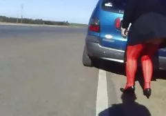 两个迷人的女同性恋者互相争吵