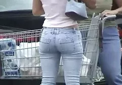 与罪恶之城电影的Karla Gujino的色情场面