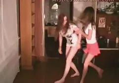 淫荡的宝贝在淋浴时有野性