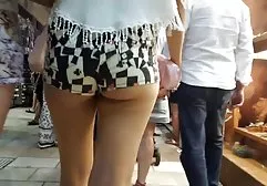 酷女孩吸了伙计迪克，并在梳妆台上操他
