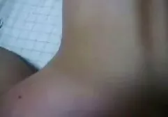 同性恋美国人爱抚一个成员的头和呻吟