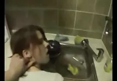 光荣的黑发与一个人的口交做爱