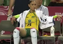 黑色丝袜的热金发女郎从电脑分心与她的阴部玩