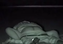 充满激情的性爱与黑发在紧身裤