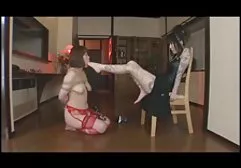 连裤袜的华丽姐姐允许她的哥哥自己操