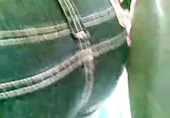 Lyuba被拍摄为一个色情杂志，揭示内衣