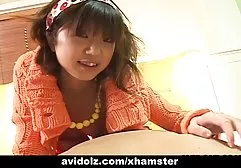 巨大的山雀和大屁股的阿姨性交在肛门