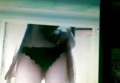 俄罗斯少校按照她的意愿操了一辆豪华轿车的女孩