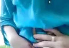 不同年龄的丰满的女同性恋者巧妙地操