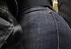 顽皮的女同性恋舔pussies然后吸一个鸡巴给摄影师