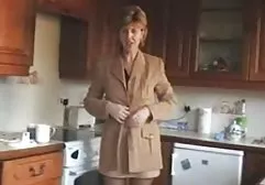 弹性臀部迈克尔兴奋他的朋友