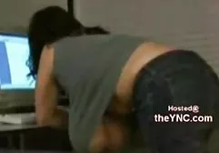 一个男人让他的女朋友色情按摩