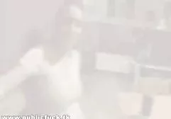 盖伊让俄罗斯宝贝克里斯蒂娜给他一个深口交