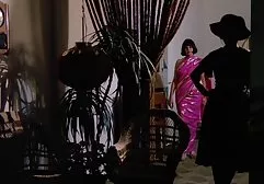 在肥皂按摩期间的金发女郎做了口交