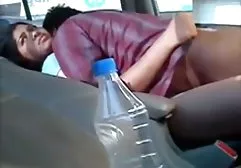 当他观看橄榄球时，淫荡的妇女乘坐丈夫的公鸡的猫