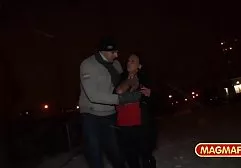 闷热的小娃娃打败了一个灰色的老头