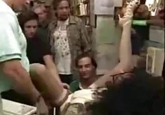 充满激情的意大利人穿着黑色丝袜乱搞一个戴着面具的男人